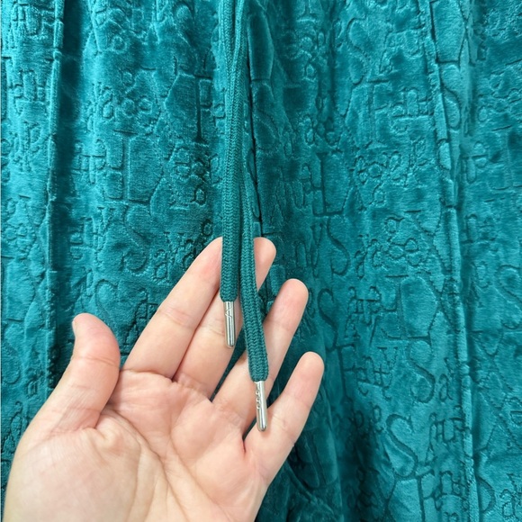 Savage X Fenty SIGNATURE SCRIPT VELOUR PINTUCK
PANT - Picture 7 of 10